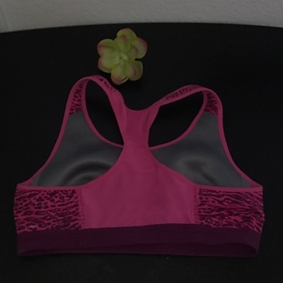 🐆 NIKE Bright Pink Leopard Cheetah Sports Bra SzS - Picture 2 of 10